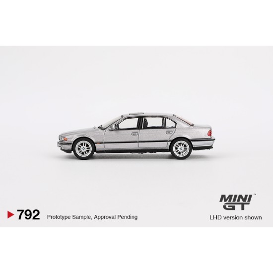 1/64 BMW 750IL ASPEN SILVER METALLIC (LHD)