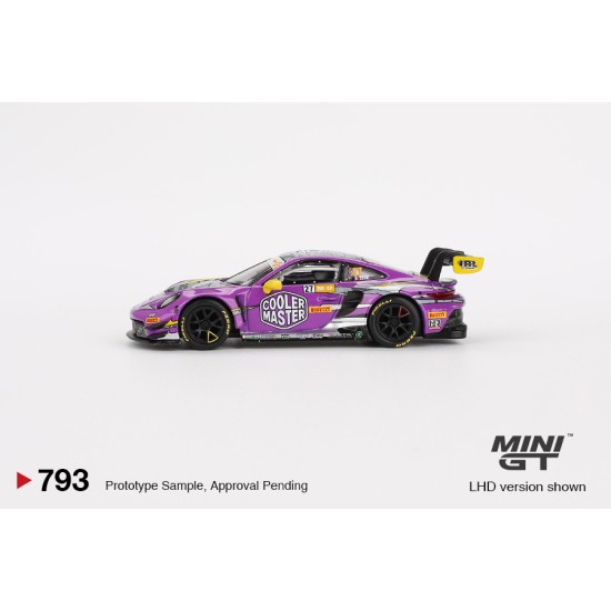 1/64 PORSCHE 911 GT3 R NO.27 HUBAUTO RACING 2023 FIA GT WORLD CUP 70TH MACAU GRAND PRIX (LHD)