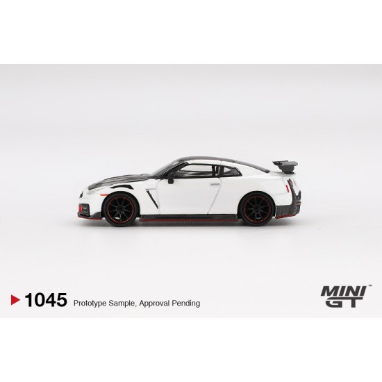 1/64 NISSAN GT-R NISMO 2024 BRILLIANT WHITE PEARL (LHD)