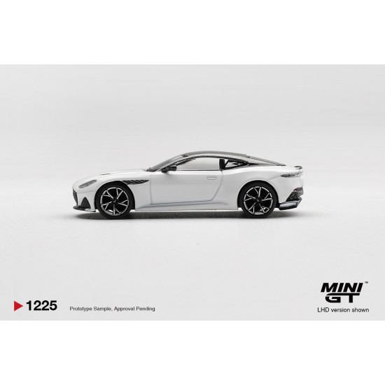 1/64 ASTON MARTIN DBS STRATUS WHITE (LHD) BLISTER PACKAGING