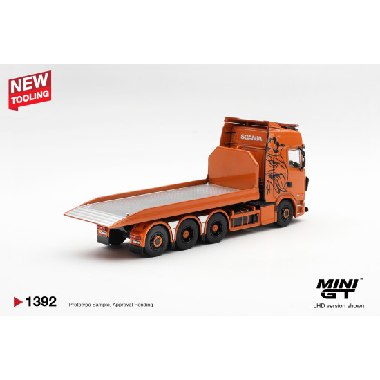 1/64 SCANIA 770S B8X4NA HOOKLIFT FLATBED ORANGE (LHD)