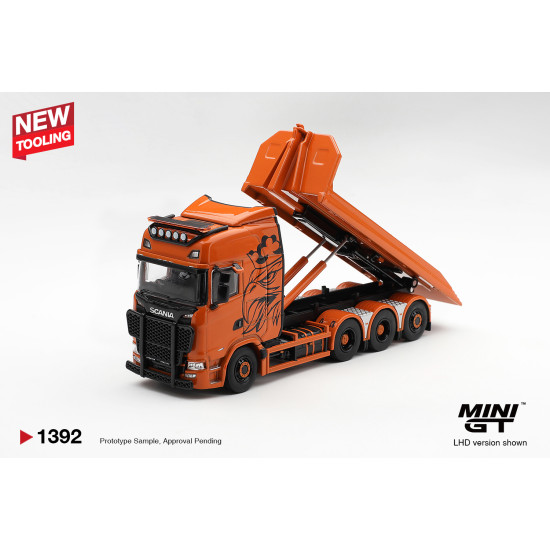 1/64 SCANIA 770S B8X4NA HOOKLIFT FLATBED ORANGE (LHD)