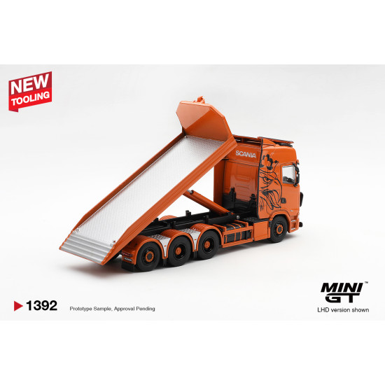 1/64 SCANIA 770S B8X4NA HOOKLIFT FLATBED ORANGE (LHD)