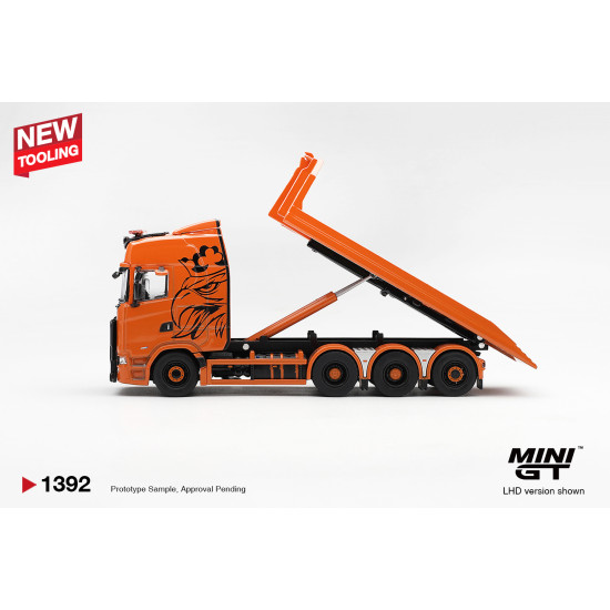 1/64 SCANIA 770S B8X4NA HOOKLIFT FLATBED ORANGE (LHD)