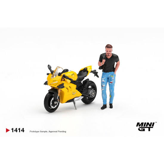 1/64 DUCATI PANIGALE V4 S GIALLO WITH FIGURE