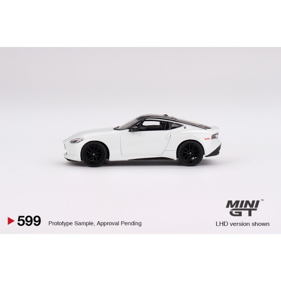 1/64 NISSAN Z PERFORMANCE 2023 EVEREST WHITE (LHD) MGT00599-L