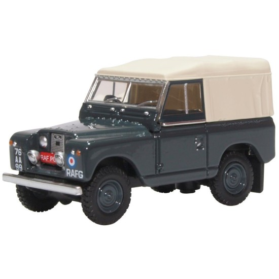 1/76 LAND ROVER SERIES II SWB CANVAS RAF POLICE