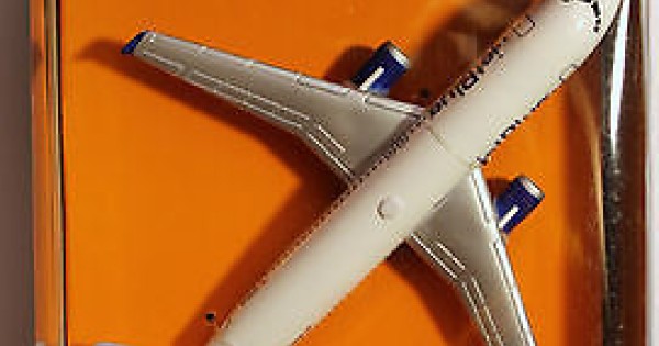 JETBLUE AIRLINES DIECAST PLANE