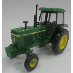 1/32 JOHN DEERE 4240 43376 1/32 JOHN DEERE 4240 43376