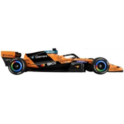 BG38294P - 1/43 MCLAREN F1 MCL 40 2026 NO.81 OSCAR PIASTRI HARD CASE AND HELMET