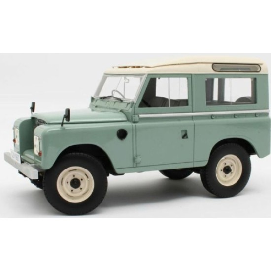 CULCML114-2 - 1/18 LAND ROVER 88 SERIES III GREEN