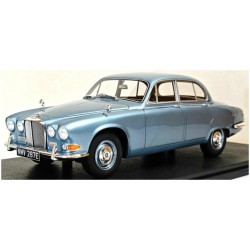 CULCML289-3 - 1/18 JAGUAR 420 BRITISH SILVER/BLUE METALLIC 1966-1969 CULCML289-3 - 1/18 JAGUAR 420 BRITISH SILVER/BLUE METALLIC 1966-1969
