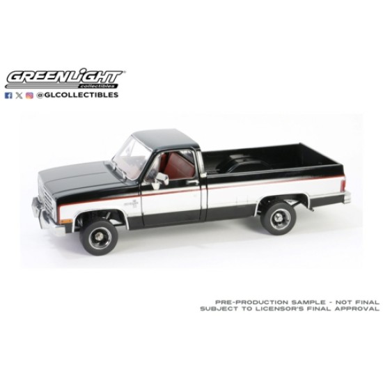 GL13687 - 1/18 1986 CHEVROLET K10 SILVERADO - MIDNIGHT BLACK AND STEEL GREY METALLIC