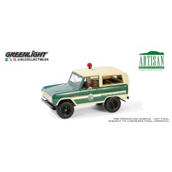 GL19143 - 1/18 ARTISAN COLLECTION - 1967 FORD BRONCO - SMOKEY BEAR FOREST RANGER GL19143 - 1/18 ARTISAN COLLECTION - 1967 FORD BRONCO - SMOKEY BEAR FOREST RANGER