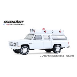 GL30508 - 1/64 CHEVROLET SUBURBAN K20 CUSTOM DELUXE AMBULANCE - PLAIN WHITE GL30508 - 1/64 CHEVROLET SUBURBAN K20 CUSTOM DELUXE AMBULANCE - PLAIN WHITE