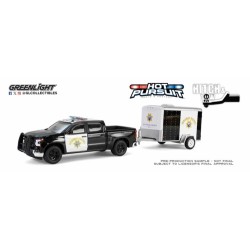 1/64 HOT PURSUIT HITCH AND TOW 2023 CHEVY SILVERADO WITH SMALL TRAILER 32315-C 1/64 HOT PURSUIT HITCH AND TOW 2023 CHEVY SILVERADO WITH SMALL TRAILER 32315-C