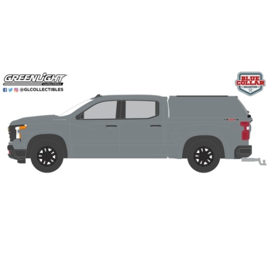 GL35280-F - 1/64 BLUE COLLAR COLLECTION SERIES 13 - 2023 CHEVROLET SILVERADO 1500 CUSTOM WITH CAMPER SHELL - STERLING GREY METALLIC SOLID PACK