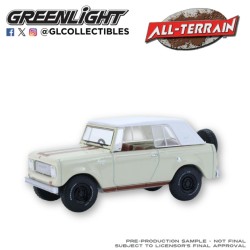 GL35310-B - 1/64 ALL TERRAIN SERIES 17 - INTERNATIONAL SCOUT 800 SPORTOP 1967 - CREAM AND BROWN