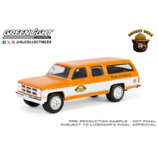 1/64 SMOKEY BEAR SERIES 3 - 1983 GMC SUBURBAN 38060-D