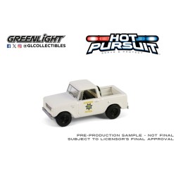 1/64 HOT PURSUIT 1964 HARVESTER SCOUT HALF CAB CALIFORNIA HIGHWAY PATROL 43040-B