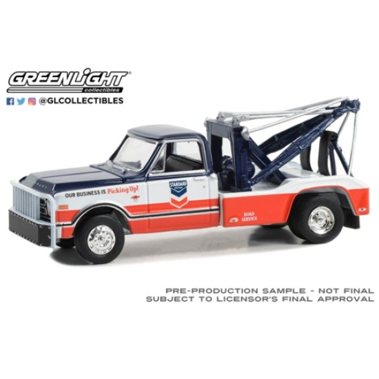 1/64 DUALLY DRIVERS 1968 CHEVROLET C-30 DUALLY WRECKER STANDARD OIL ROAD SERVICE
