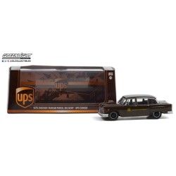 1/43 1975 CHECKER TAXICAB PARCEL DELIVERY UPS CANADA LTD