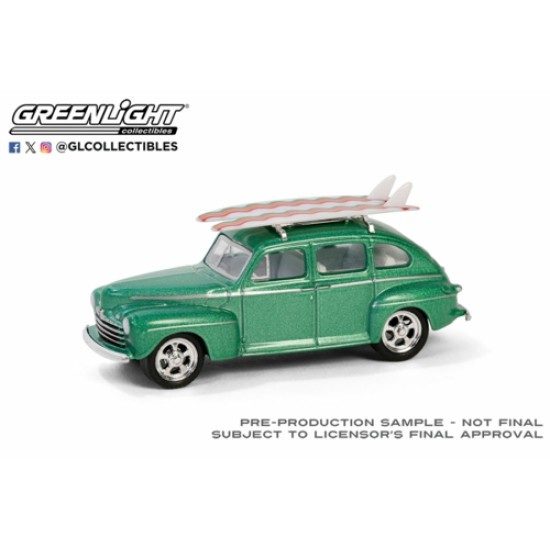 GL97160-A - 1/64 THE HOBBY SHOP SERIES 16 - 1946 FORD FORDOR SUPER DELUXE WITH ROOF RACK  AND SURFBOARDS