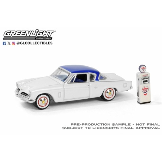 GL97160-B - 1/64 THE HOBBY SHOP SERIES 16 - 1954 STUDEBAKER COMMANDER STARLINER WITH VINTAGE WAYNE 505 GAS PUMP - CHEVRON SUPREME