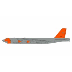 1/400 U.S. AIR FORCE B-52H STRATOFORTRESS 61-0028 WOLFPACK RETRO ORANGE LIVERY