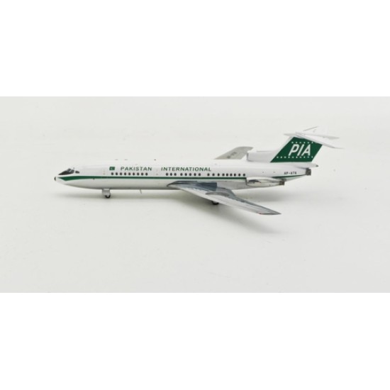 1/200 TRIDENT 1E PIA AP-ATK WITH STAND IF121EPK0723P