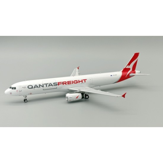 1/200 QANTAS FREIGHT (EXPRESS FREIGHTERS AUSTRALIA) AIRBUS A321-200 VH-XF4 WITH STAND