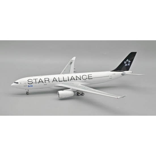 1/200 STAR ALLIANCE (BMI BRITISH MIDLAND) AIRBUS A330-243 G-WWBM WITH STAND 1/200 STAR ALLIANCE (BMI BRITISH MIDLAND) AIRBUS A330-243 G-WWBM WITH STAND