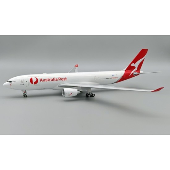 1/200 QANTAS FREIGHT (AUSTRALIA POST) AIRBUS A330-202 (P2F) VH-EBF WITH STAND