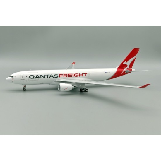 1/200 QANTAS FREIGHT A330-200 VH-EBE WITH STAND