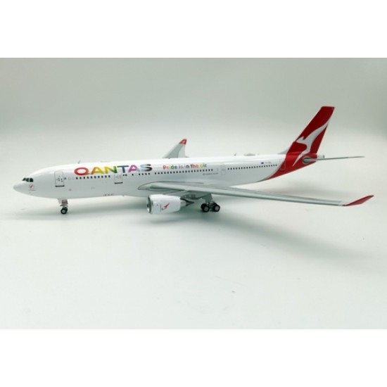 1/200 QANTAS AIRBUS A330-203 VH-EBL PRIDE IS IN THE AIR IF332QF0723