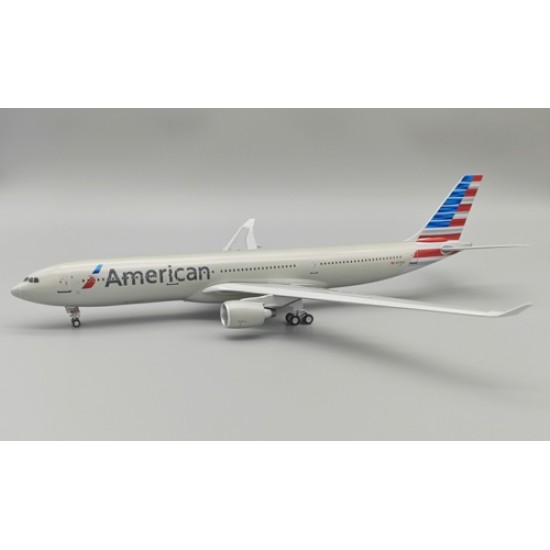 1/200 AMERICAN AIRLINES AIRBUS A330-323 N278AY WITH STAND