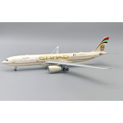 1/200 ETIHAD AIRWAYS AIRBUS A330-343 A6-AFC F-1 LOGO WITH STAND IF333EY1224R 1/200 ETIHAD AIRWAYS AIRBUS A330-343 A6-AFC F-1 LOGO WITH STAND IF333EY1224R