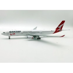 1/200 QANTAS AIRBUS A330-300 VH-QPA WITH STAND 1/200 QANTAS AIRBUS A330-300 VH-QPA WITH STAND