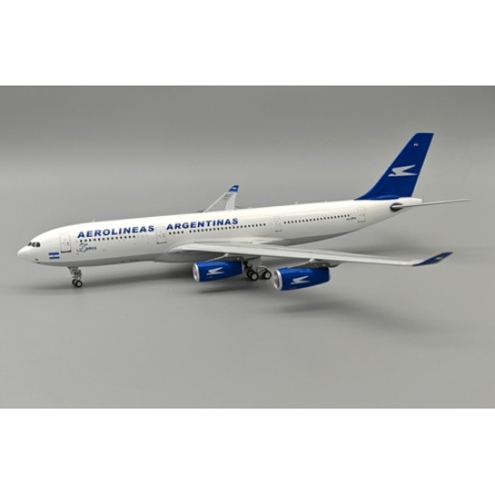 1/200 AEROLINEAS ARGENTINAS AIRBUS A340-211 LV-ZPO WITH STAND LIMITED 51 MODELS