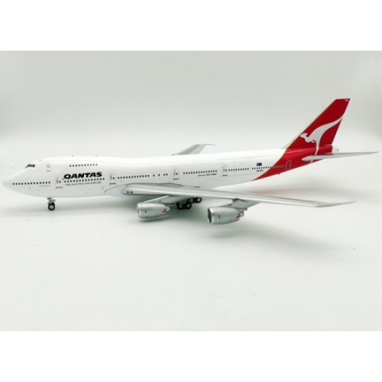 1/200 QANTAS BOEING 747-200 VH-ECC WITH STAND