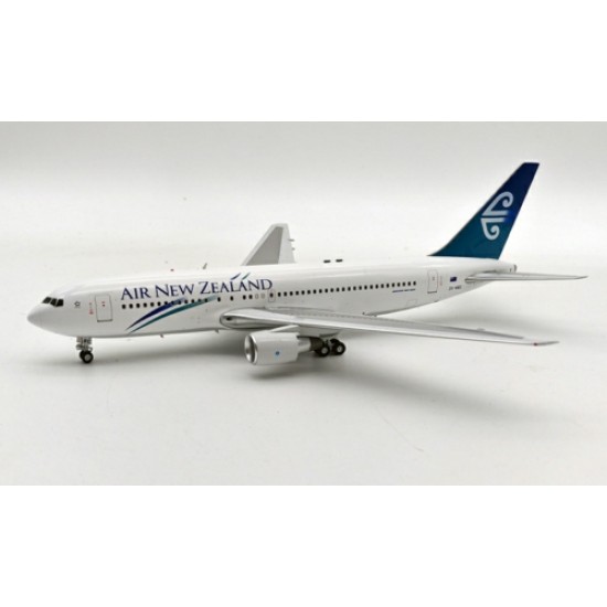 1/200 AIR NEW ZEALAND BOEING 767-219/ER ZK-NBC WITH STAND IF762NZ1023