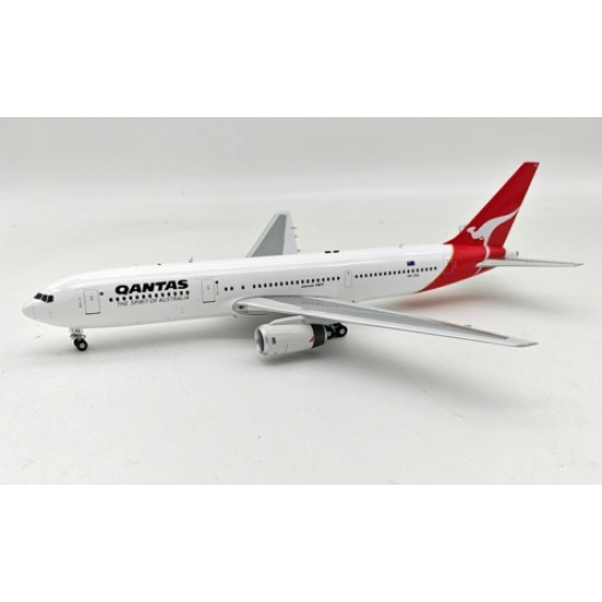 1/200 QANTAS BOEING 767-336/ER VH-ZXA WITH STAND IF763QF1223