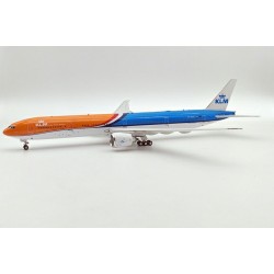 1/200 KLM ROYAL DUTCH AIRLINES 777-306/ER PH-BVA WITH STAND IF773KL1223 1/200 KLM ROYAL DUTCH AIRLINES 777-306/ER PH-BVA WITH STAND IF773KL1223