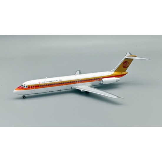 1/200 CONTINENTAL AIRLINES MCDONNELL DOUGLAS DC-9-32 N3510T WITH STAND