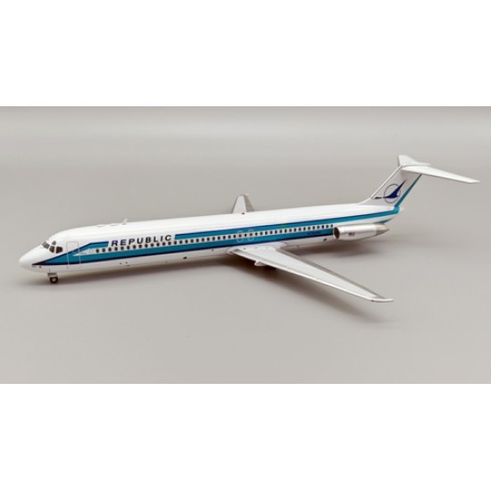 1/200 REPUBLIC DC-9-50 N784NC WITH STAND