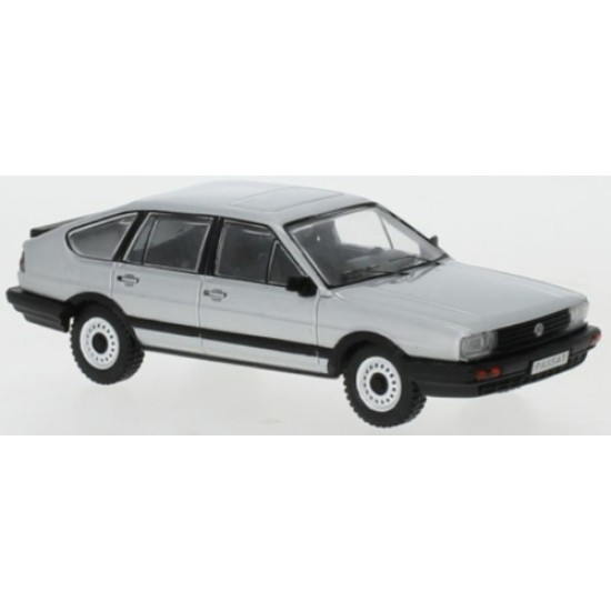 1/43 VW PASSAT B2 SILVER 1985