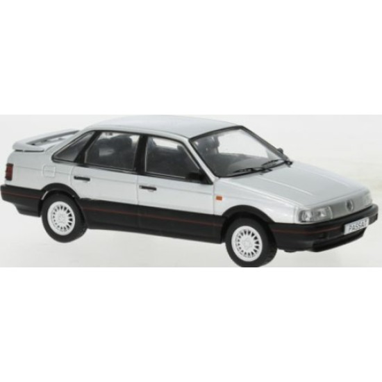 1/43 VW PASSAT GT SILVER 1988 CLC517