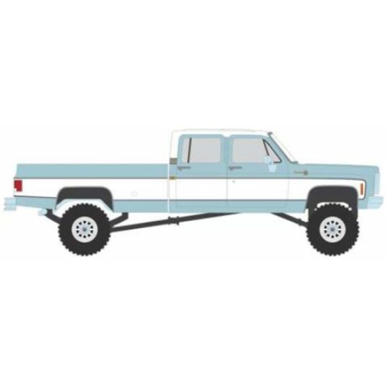 IXIA64007 - 1/64 CHEVROLET SILVERADO K30 CREW CAB FLEETSIDE LIFTED BLUE/WHITE 1978 IXIA64007 - 1/64 CHEVROLET SILVERADO K30 CREW CAB FLEETSIDE LIFTED BLUE/WHITE 1978