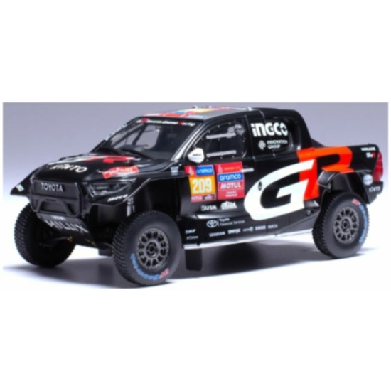 IXRAM930 - 1/43 TOYOTA GR DKR HILUX EVO T1U 2024 NO.209 RALLY DAKAR G. DE VILLIERS/D.MURPHY