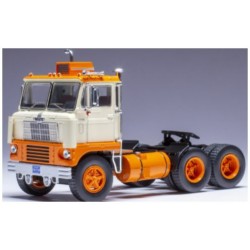 IXTR188 - 1/43 WHITE 7400 BEIGE 1960 IXTR188 - 1/43 WHITE 7400 BEIGE 1960